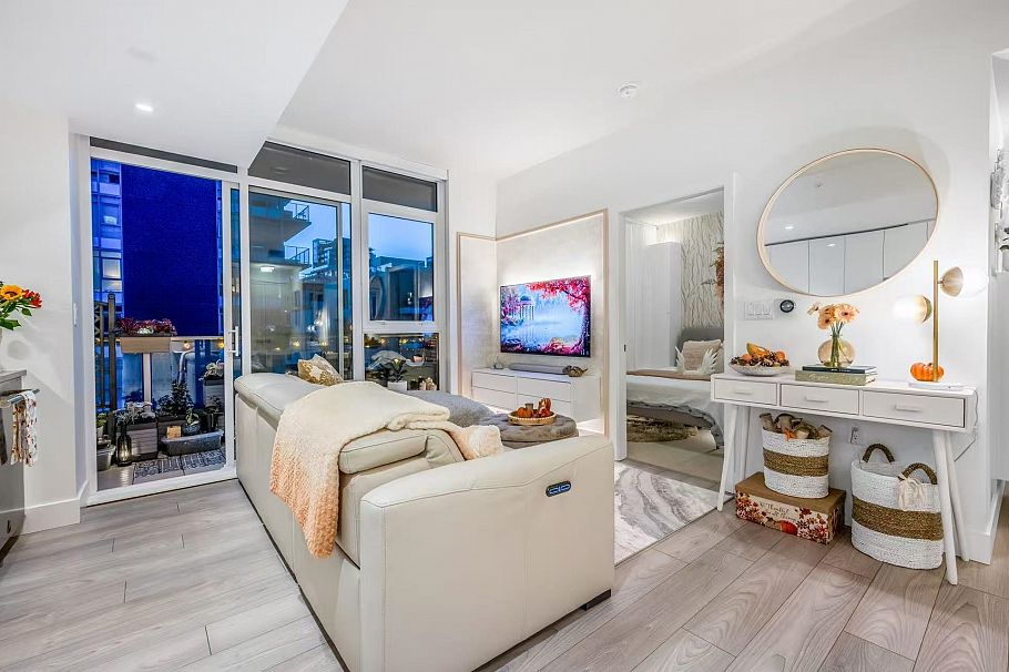 411 3581 E Kent Avenue North Vancouver, BC - 4