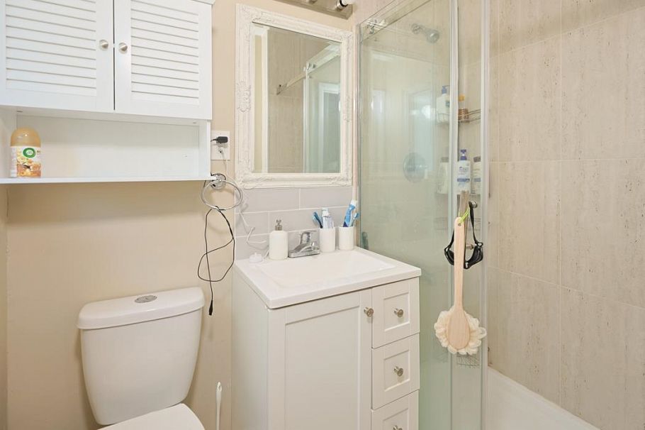 7310 Gladstone Street Vancouver, BC - 10