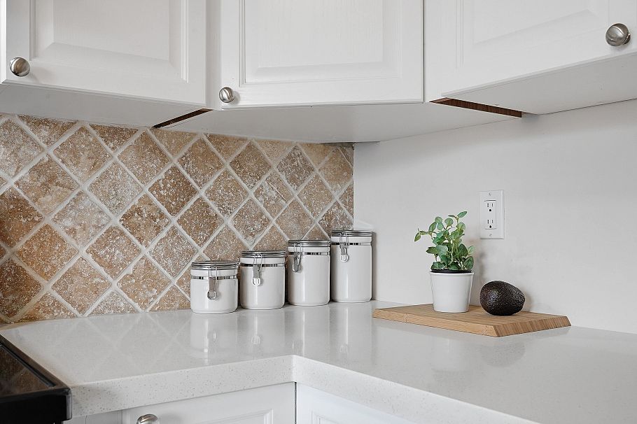 2329 Mountain Highway North Vancouver, BC - 33