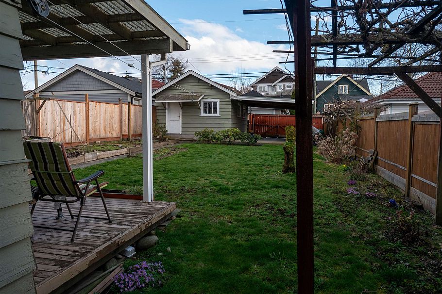 1296 E 27th Avenue Vancouver, BC - 6