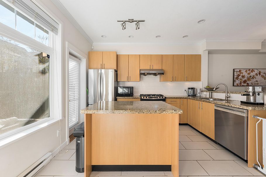 319 W 59th Avenue Vancouver, BC - 5