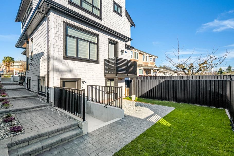 1328 E 64th Avenue Vancouver, BC - 24