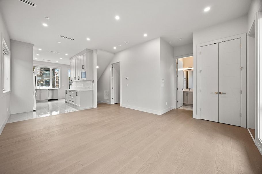 3015 E 19th Avenue Vancouver, BC - 9