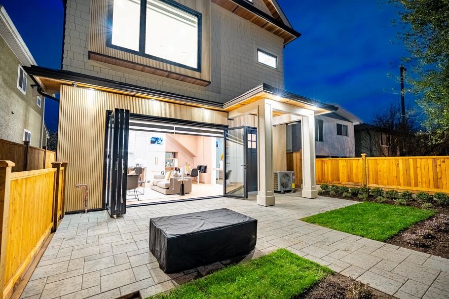 1 5355 Inverness Street Vancouver, BC - 17