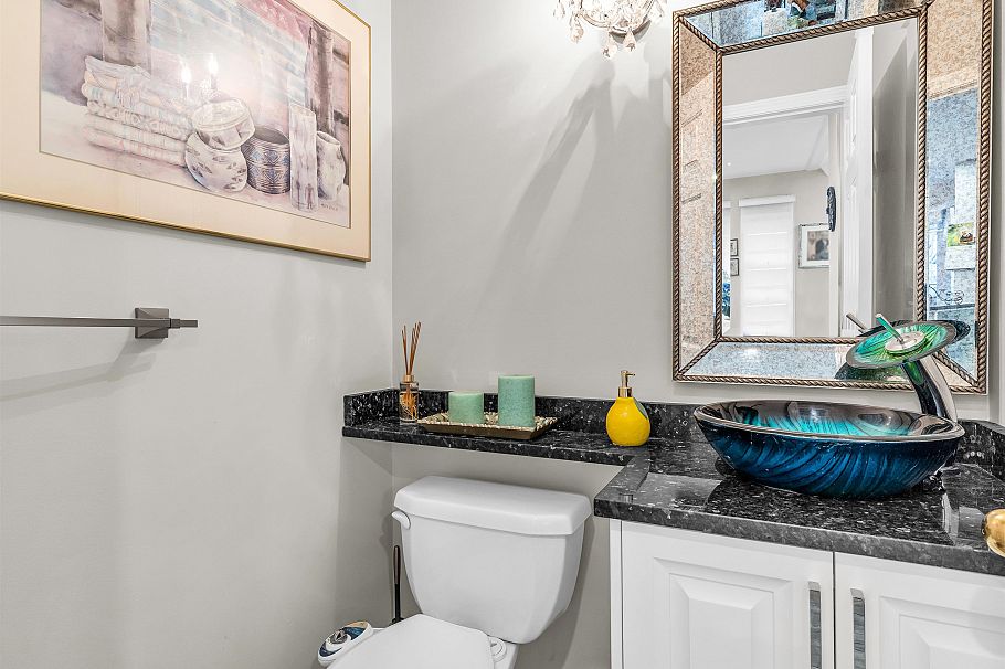 6 220 E Keith Road North Vancouver, BC - 8