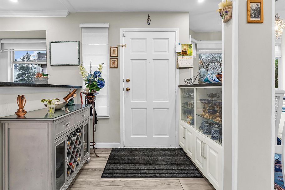 6 220 E Keith Road North Vancouver, BC - 16