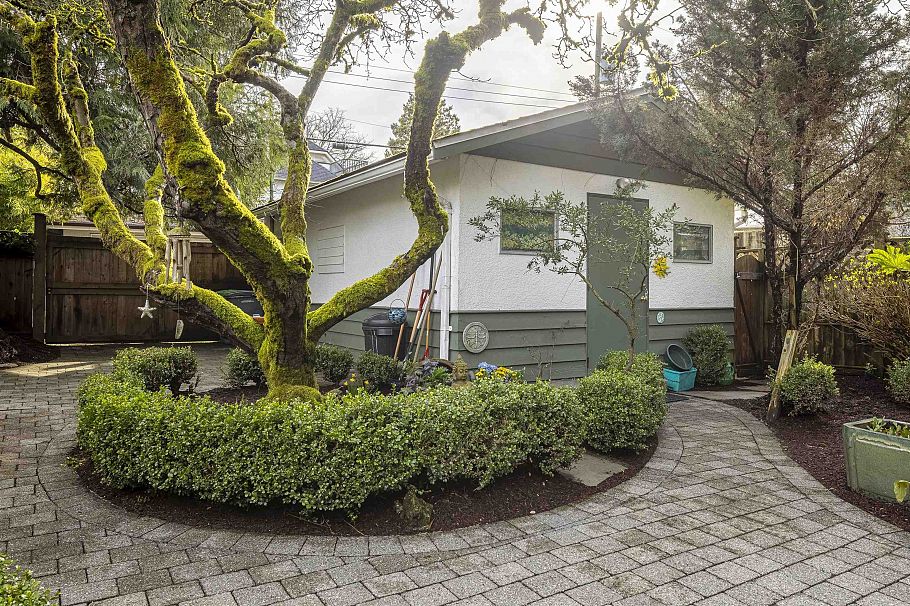 3472 W 13th Avenue Vancouver, BC - 38