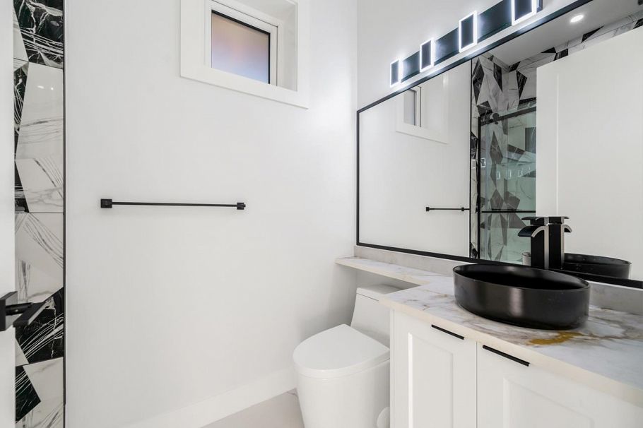 1328 E 64th Avenue Vancouver, BC - 11