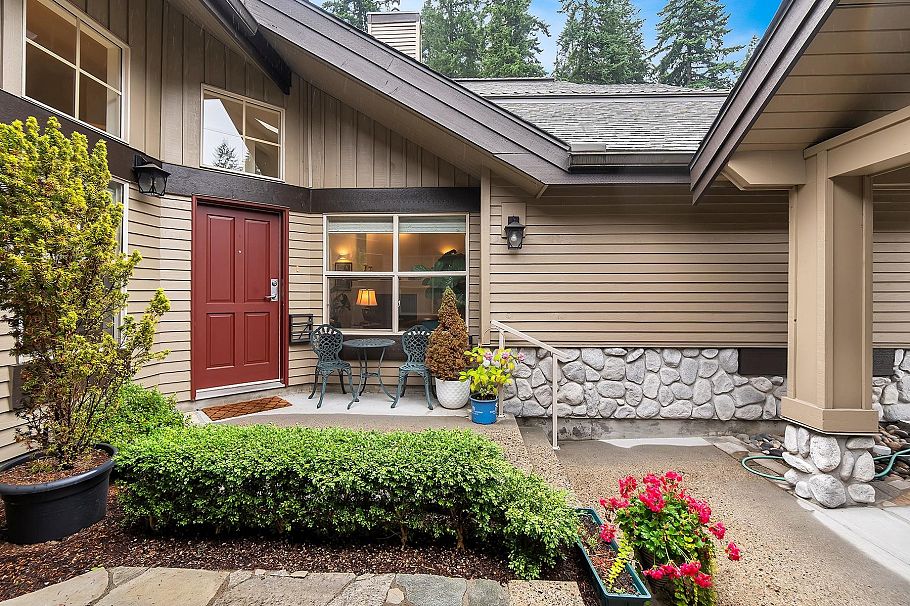 18 1550 Larkhall Crescent North Vancouver, BC - 38