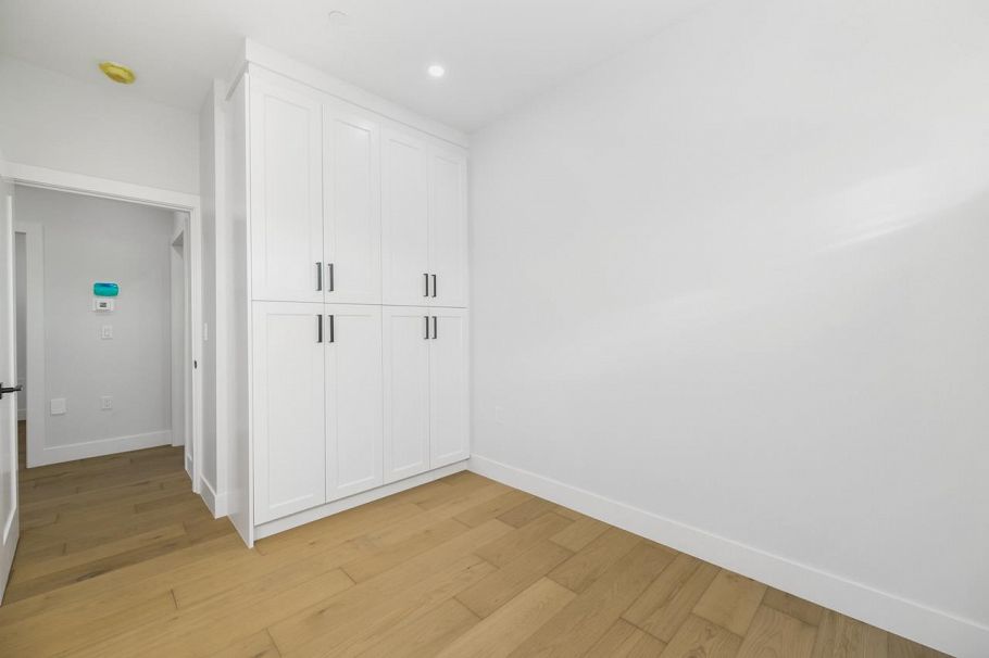 1330 E 64th Avenue Vancouver, BC - 11