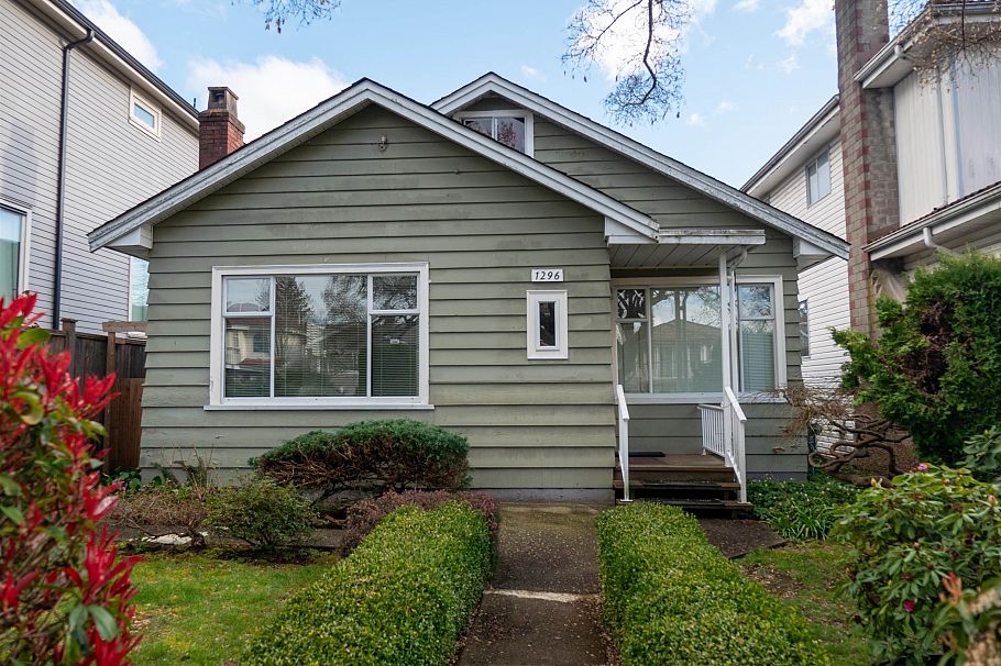 1296 E 27th Avenue Vancouver, BC - 1