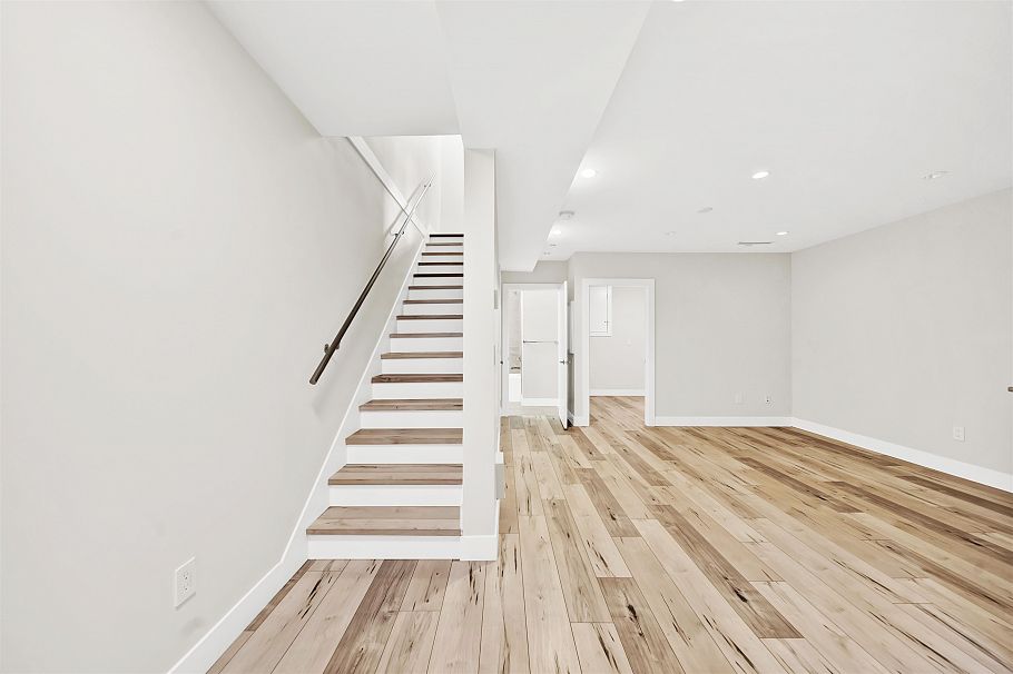 945 E 20th Avenue Vancouver, BC - 24