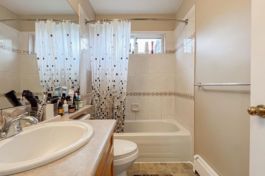 1553 Burrill Avenue North Vancouver, BC - 11