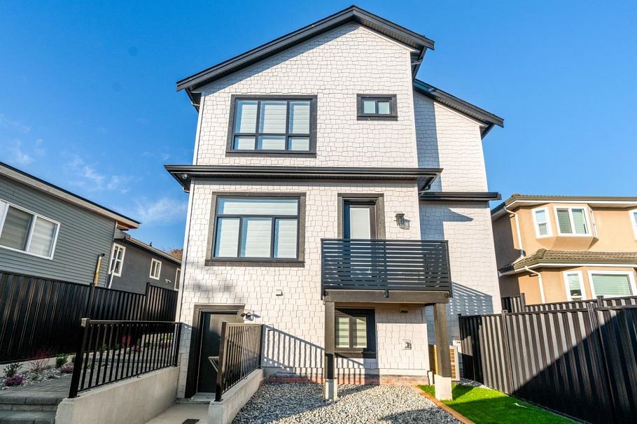 1328 E 64th Avenue Vancouver, BC - 28