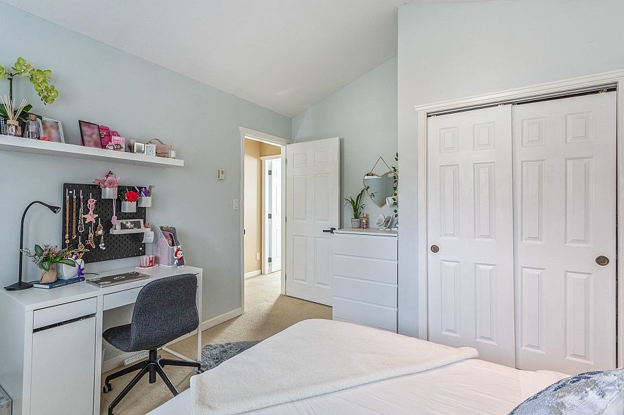 205 1518 Bowser Avenue North Vancouver, BC - 3