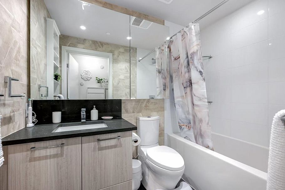 411 3581 E Kent Avenue North Vancouver, BC - 7