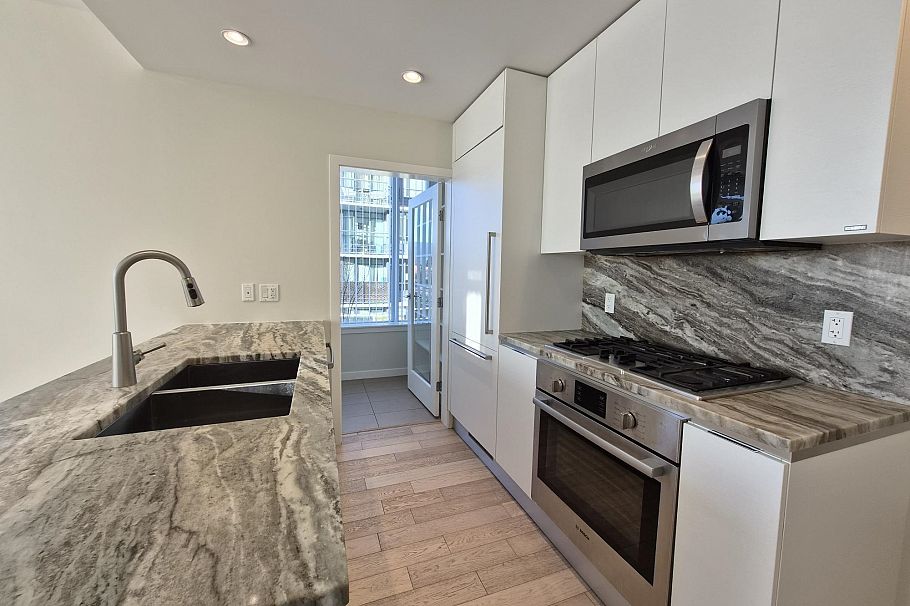 317 2033 W 10th Avenue Vancouver, BC - 4