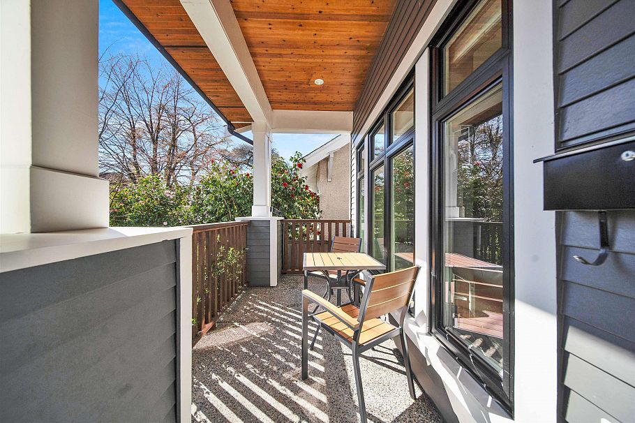 945 E 20th Avenue Vancouver, BC - 3