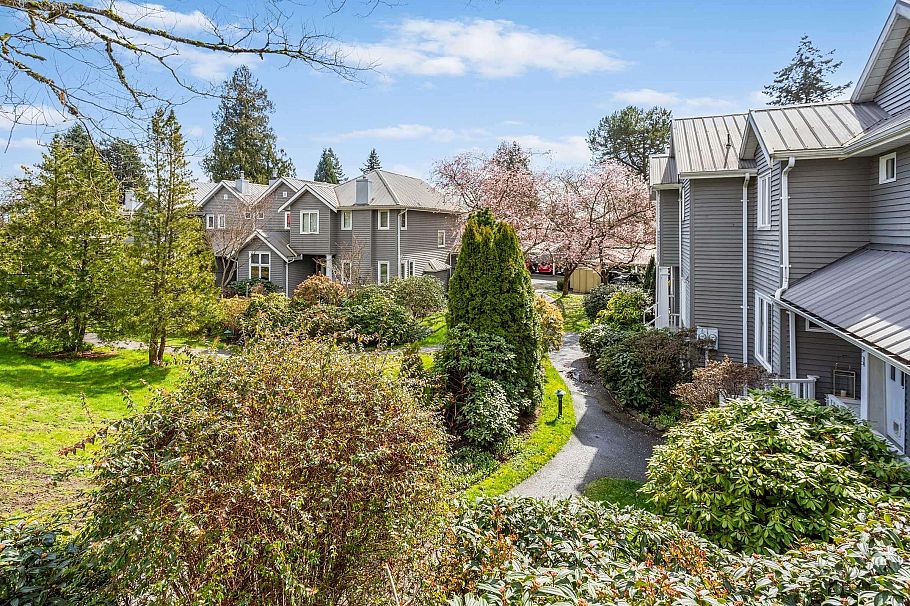 205 1518 Bowser Avenue North Vancouver, BC - 21