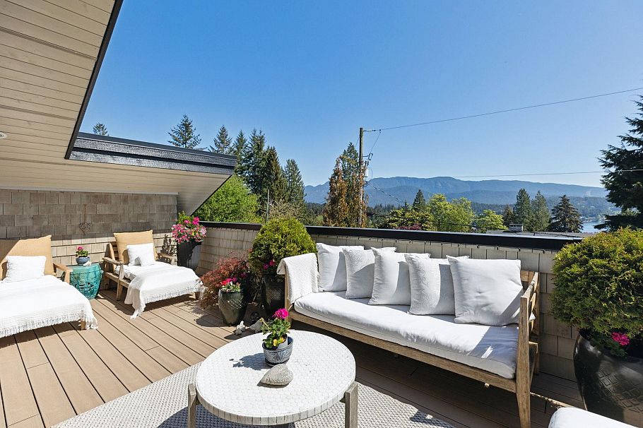 939 Friar Crescent North Vancouver, BC - 22