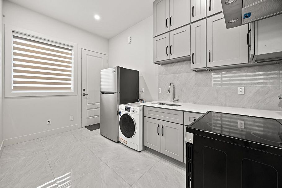 3015 E 19th Avenue Vancouver, BC - 26