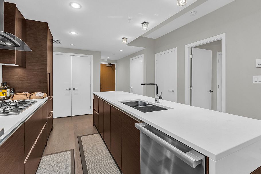 511 508 W 29th Avenue Vancouver, BC - 4