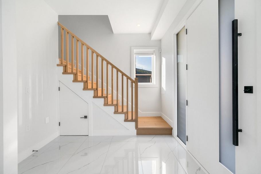 1330 E 64th Avenue Vancouver, BC - 17