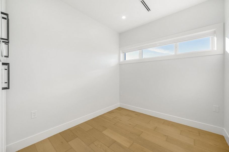 1330 E 64th Avenue Vancouver, BC - 10