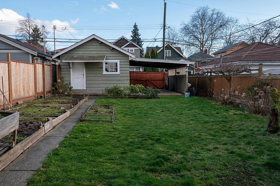 1296 E 27th Avenue Vancouver, BC - 4