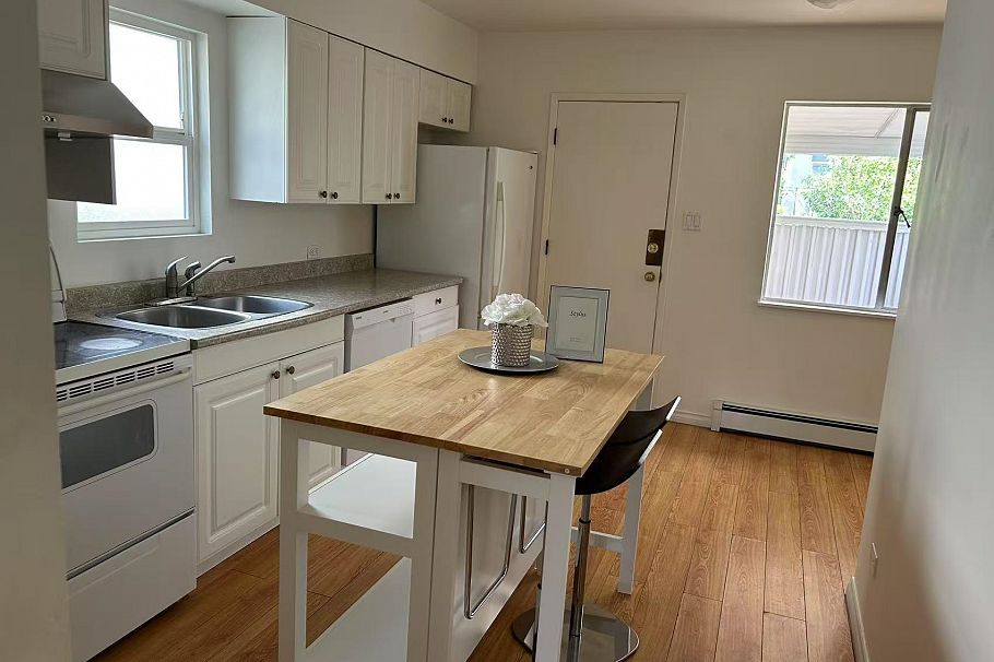 3514 W 8th Avenue Vancouver, BC - 8