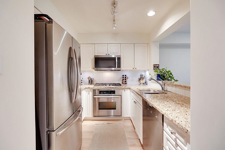 18 1550 Larkhall Crescent North Vancouver, BC - 19