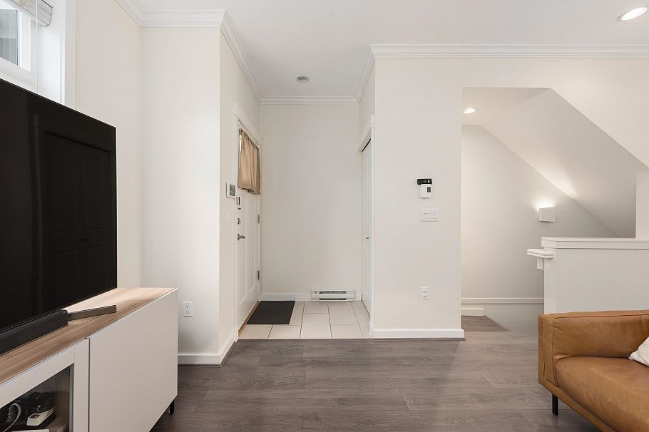 319 W 59th Avenue Vancouver, BC - 14