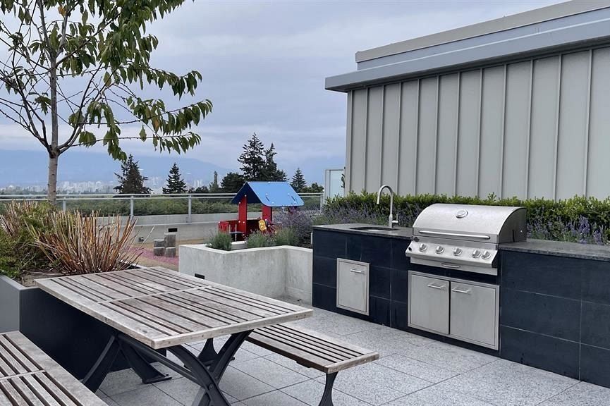 301 4988 Cambie Street Vancouver, BC - 30