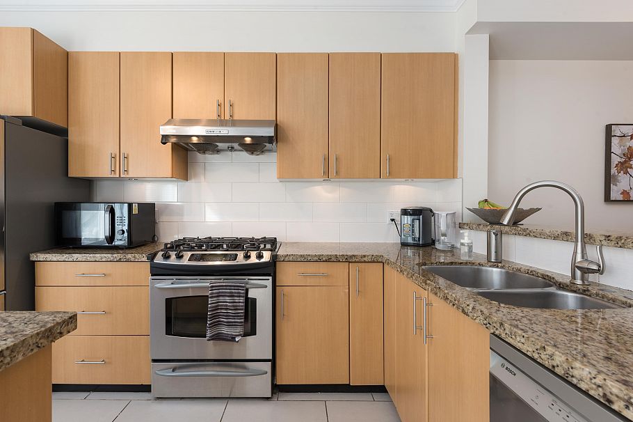 319 W 59th Avenue Vancouver, BC - 3