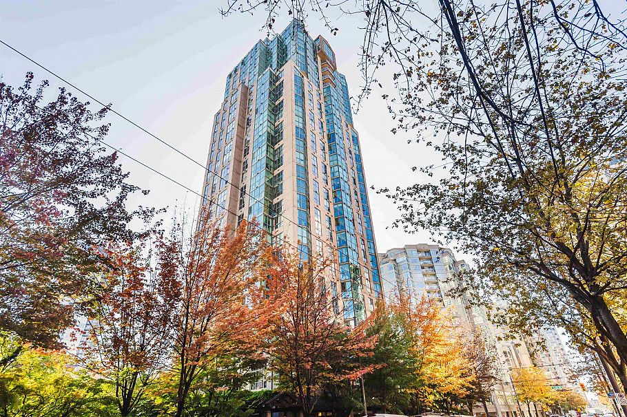 2404 1188 Howe Street Vancouver, BC - 1