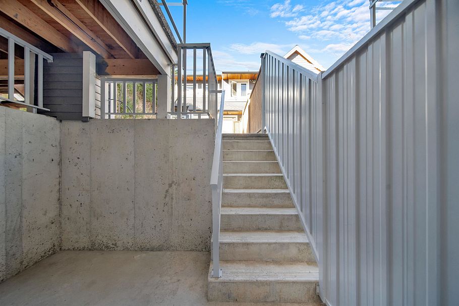 945 E 20th Avenue Vancouver, BC - 26