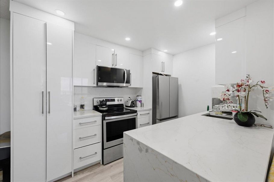 1301 2004 Fullerton Avenue North Vancouver, BC - 10