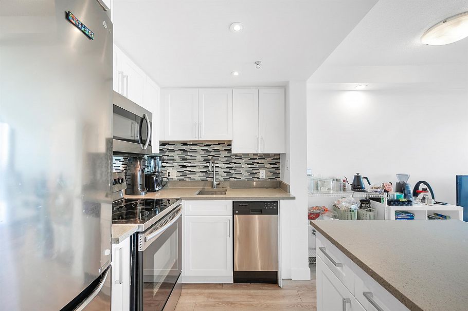 2404 1188 Howe Street Vancouver, BC - 3