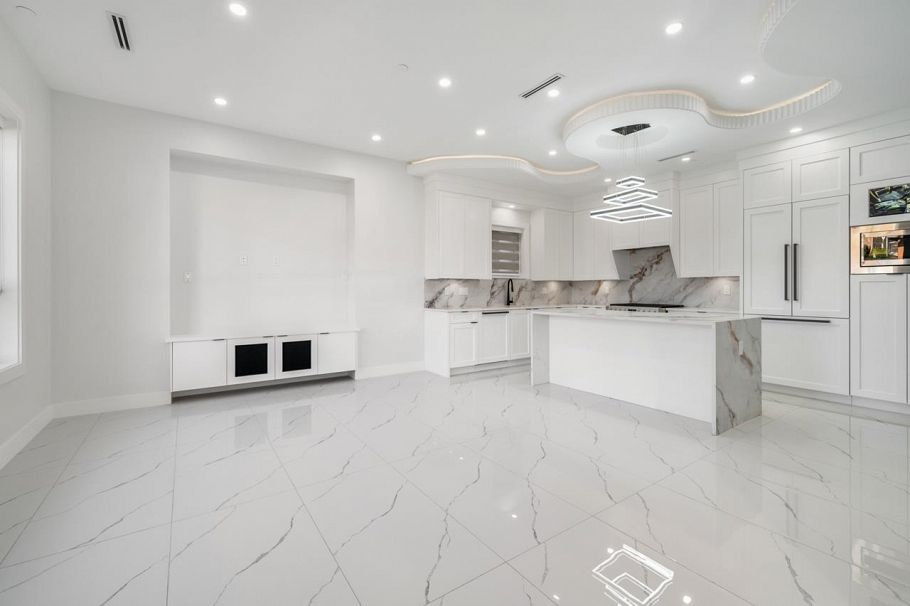 1330 E 64th Avenue Vancouver, BC - 5