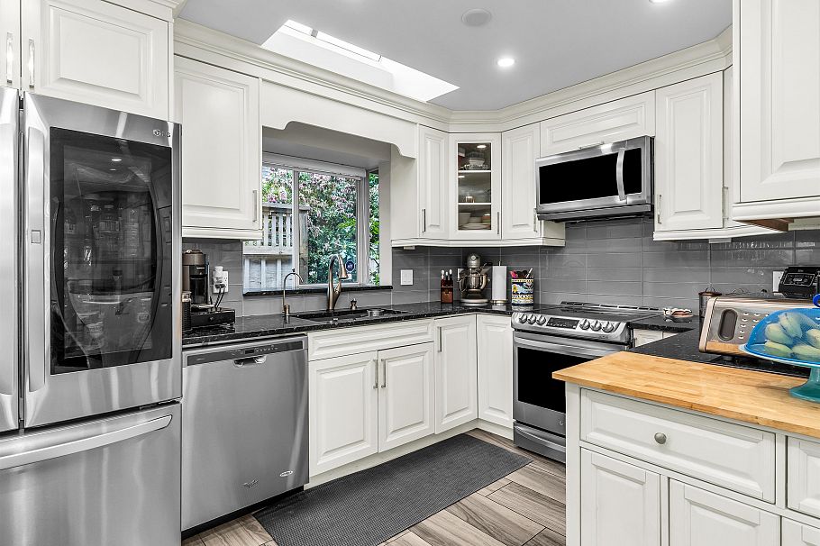 6 220 E Keith Road North Vancouver, BC - 6