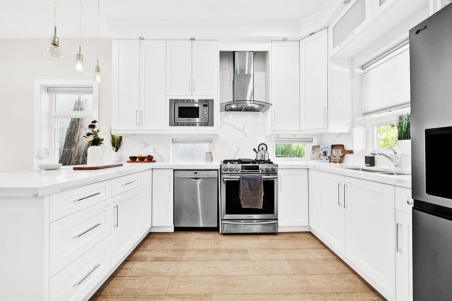 945 E 20th Avenue Vancouver, BC - 9