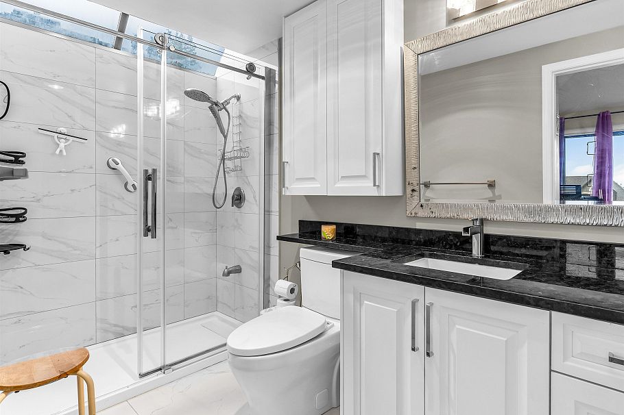 6 220 E Keith Road North Vancouver, BC - 10