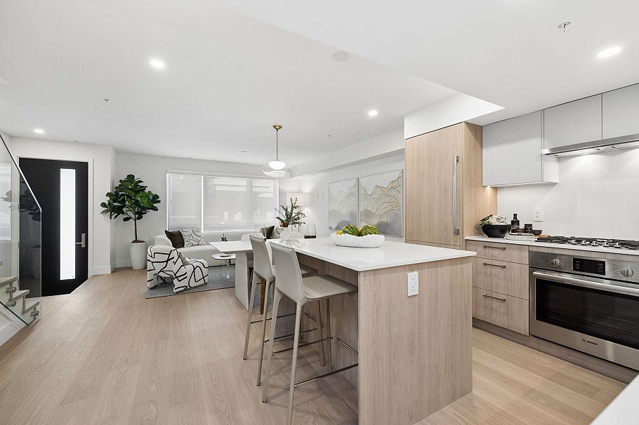 202 578 W 24 Avenue Vancouver, BC - 12