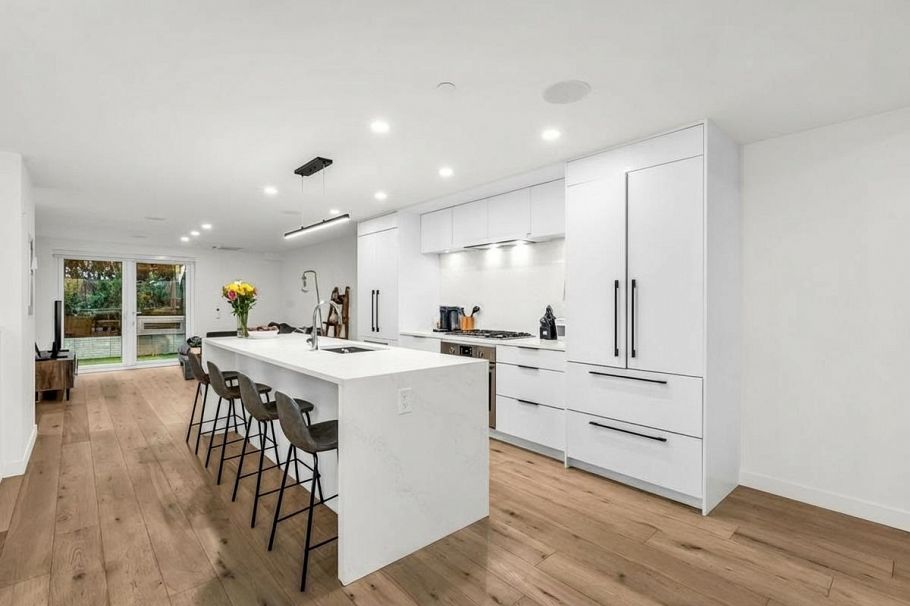 102 649 E 3rd Street North Vancouver, BC - 9