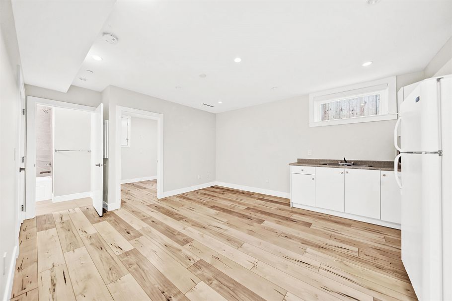 945 E 20th Avenue Vancouver, BC - 28