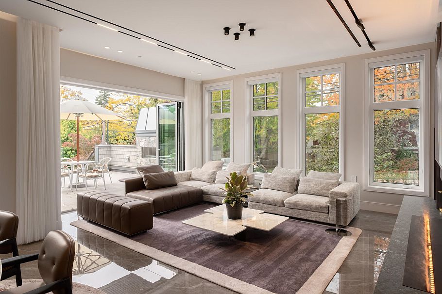 3792 W 34th Avenue Vancouver, BC - 4