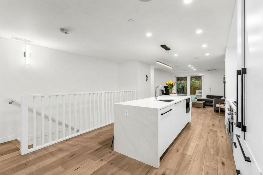 102 649 E 3rd Street North Vancouver, BC - 10