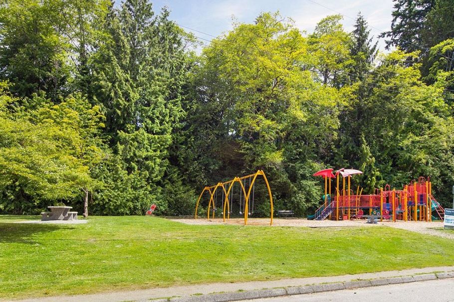 PH1 2832 Capilano Road North Vancouver, BC - 32