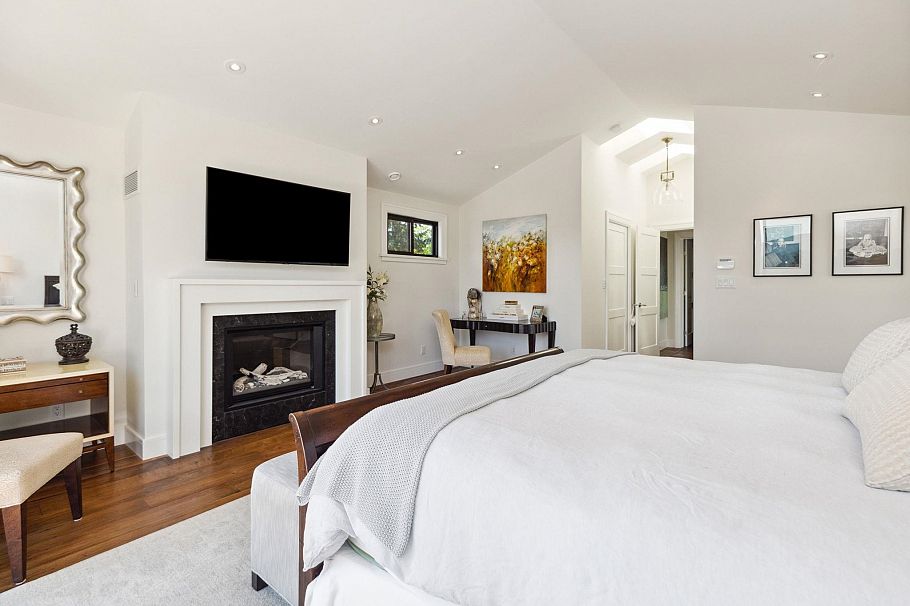 939 Friar Crescent North Vancouver, BC - 19