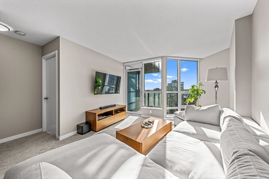 2504 833 Seymour Street Vancouver, BC - 4